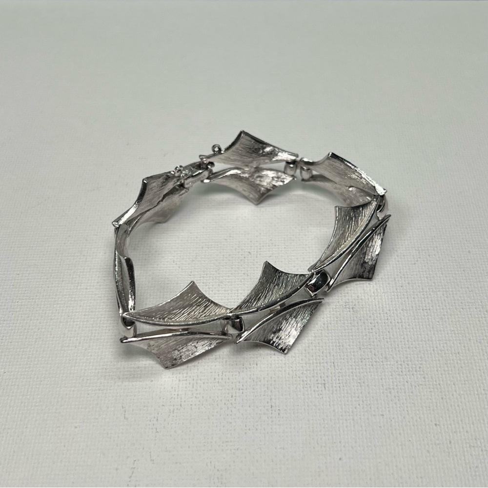 VINTAGE Vendome Signed Silver Tone Brushed Abstract Link Bracelet